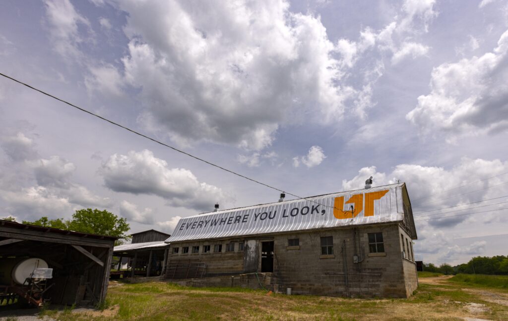 UT mural on Harlan Family Farm in Columbia, Tennessee
