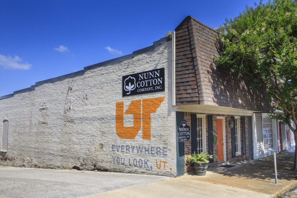 UT mural painted on the side of the Nunn Cotton Company building in Brownsville, Tennessee
